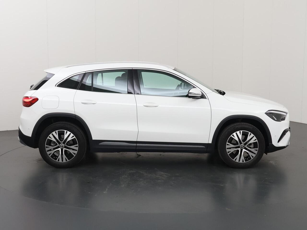 Mercedes-Benz GLA-KLASSE 250 e Luxury Line | Trekhaak | Winter pakket | Elektrische achterklep |