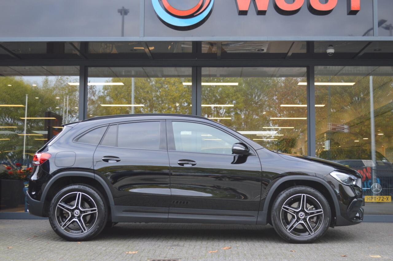 Mercedes-Benz GLA-KLASSE 250 e AMG Led Panorama Distronic Burmester Camera Night Augmented Pdc