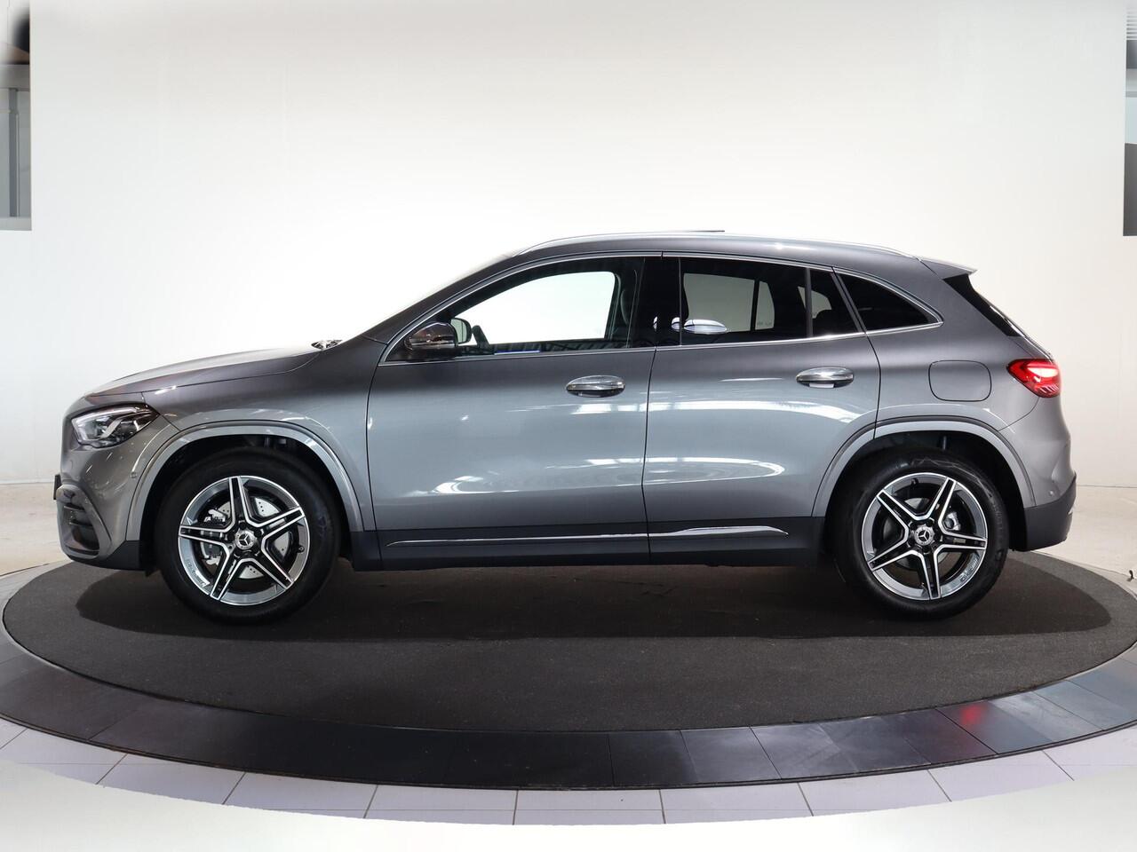 Mercedes-Benz GLA-KLASSE 180 Business Solution AMG | Panoramaschuifdak | Premium Plus | head-up display | Trekhaak