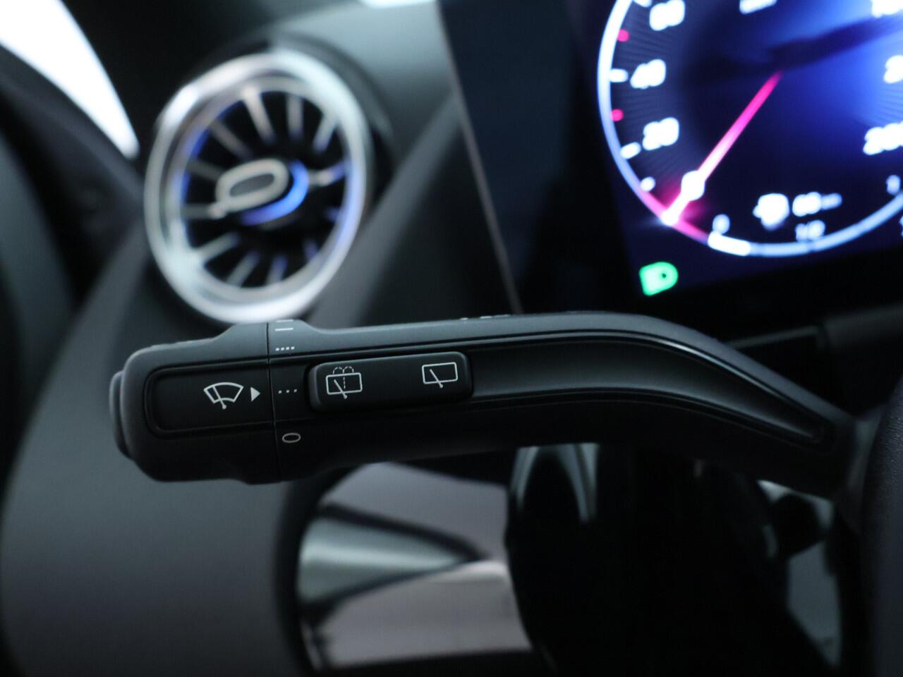 Mercedes-Benz GLA-KLASSE 250 e Business Solution AMG | Trekhaak | Nightpakket | Parkeerpakket met achteruitrijcamera | Keyless-Go comfortpakket | GUARD 360 ° Vehicle protection Plus | EASY PACK achterklep | Dodehoekassistent |