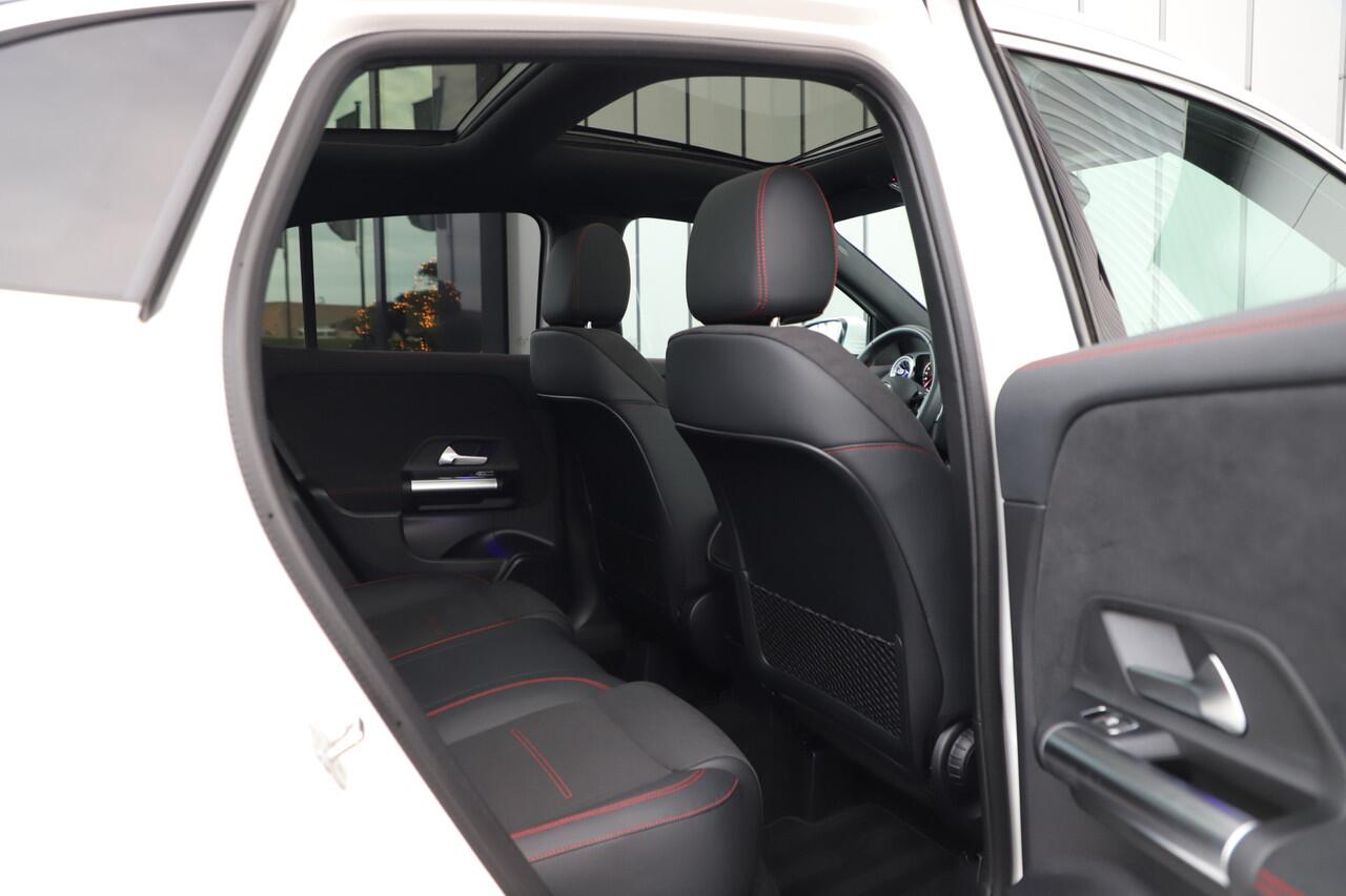 Mercedes-Benz GLA-KLASSE 250e AMG | 218PK | Pano | Sfeerverlichting | ACC | Widescreen | Stuurwielverw. | Trekhaak | Stoelverw. | 2025.