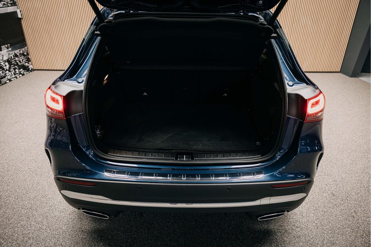 Mercedes-Benz GLA-KLASSE 180 d Business Solution AMG | AMG-Line | Pano | Stoelverwarming | Achteruitrijcamera |