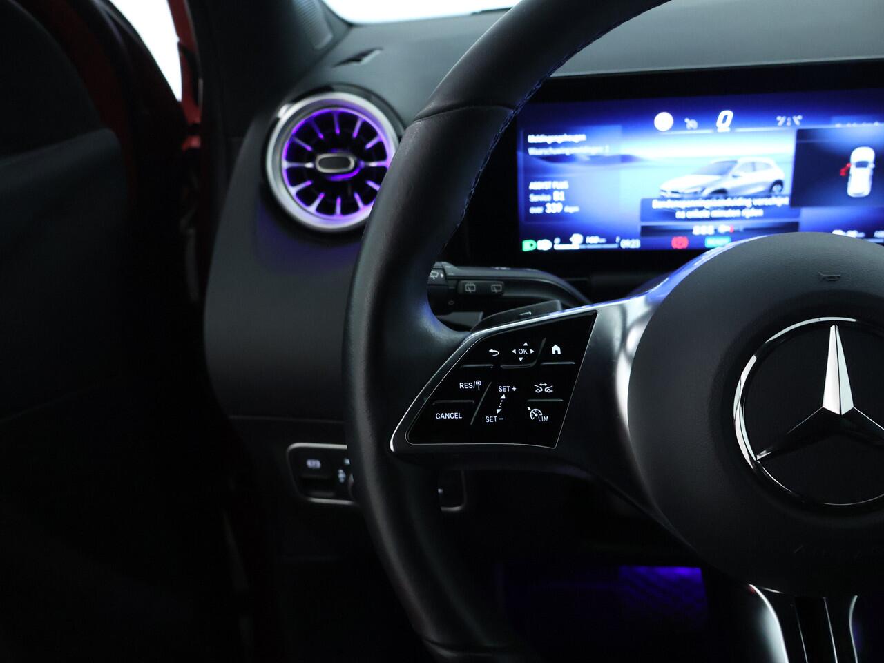 Mercedes-Benz GLA-KLASSE 250 e Plug-In Hybride | Trekhaak | Night Pakket | Sfeerverlichting | 11 kW Laden | Stuur en Stoelverwarming | Inclusief 24 maanden MB Certified garantie voor Europa.