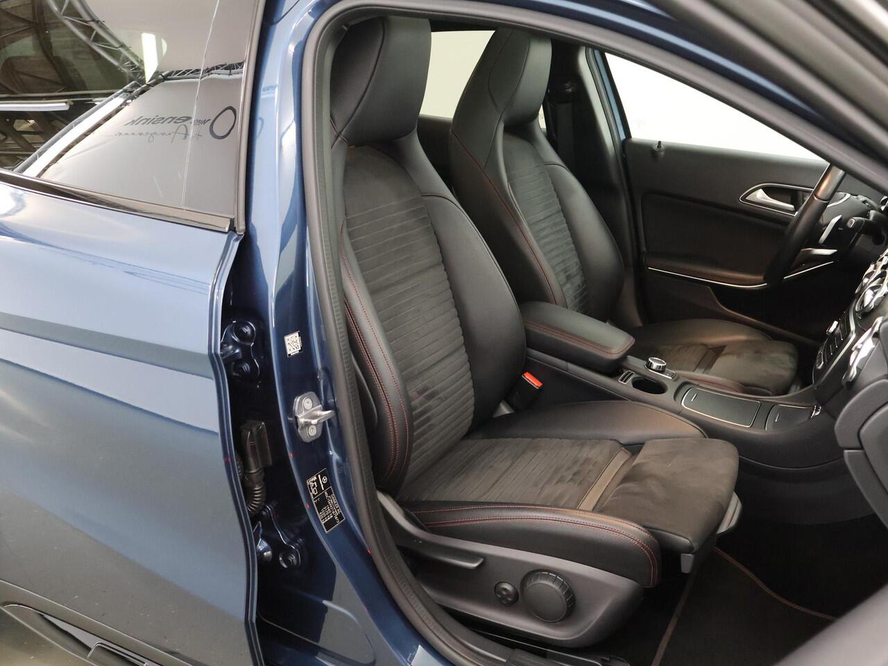 Mercedes-Benz GLA-KLASSE 180 Business Solution AMG | Night | Panoramadak | Stoelverwarming | Navigatie |