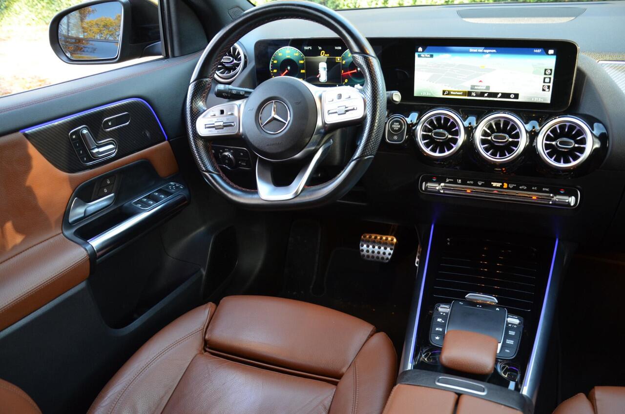 Mercedes-Benz GLA-KLASSE 200 AMG Line Automaat/Navi/Pdc/Ecc/Achteruitrijcamera/Panoramadak/Sfeerverlichting/Stoelverwarming/elektrisch verstelbare stoel(en) met geheugen/Matrix-Led/Cr-Controle/Privacy-Glass/19-Inch Lmv/Trekhaak-Afneembaar