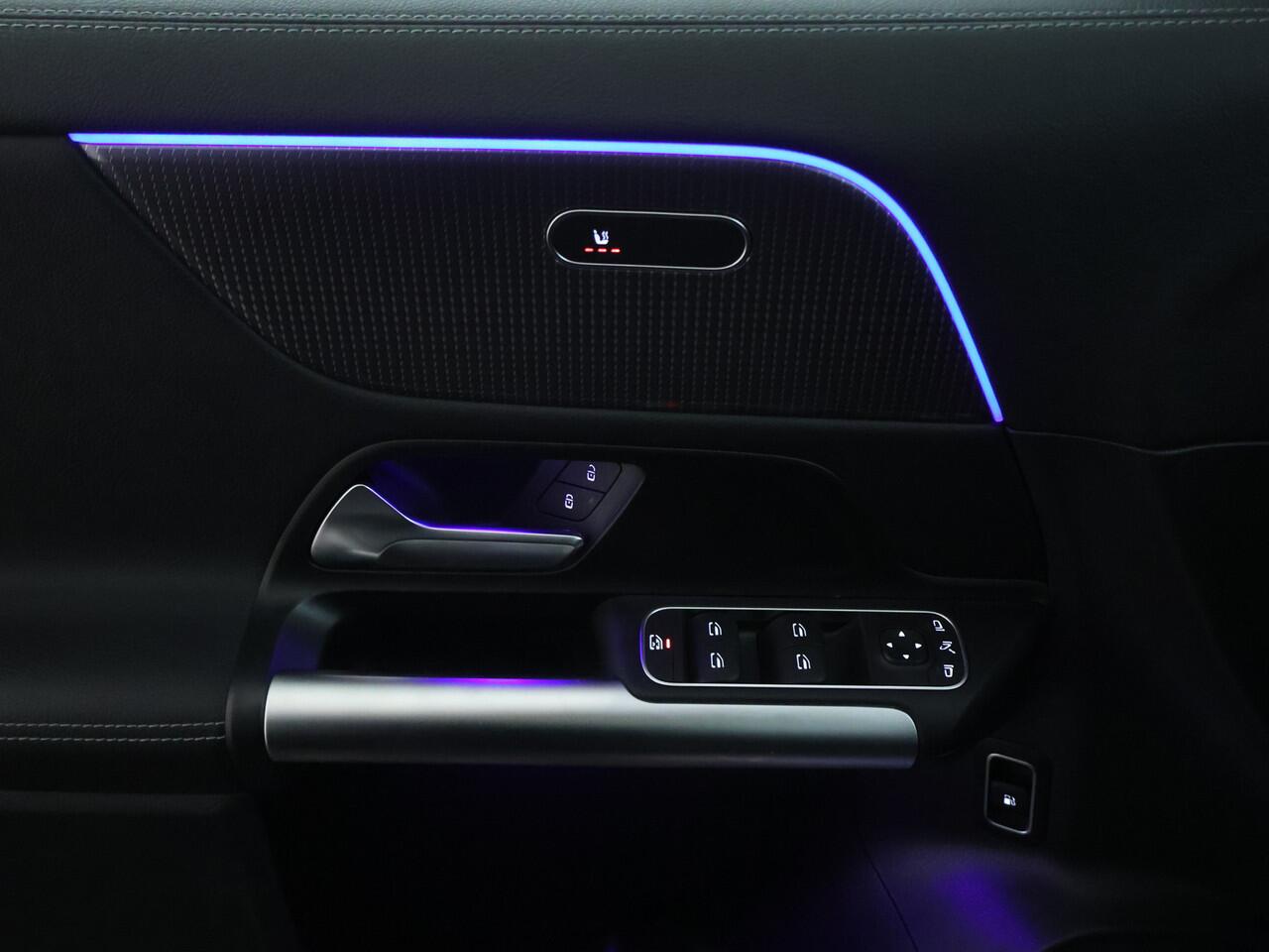 Mercedes-Benz GLA-KLASSE 250 e Plug-In Hybride Panorama Schuif-Kanteldak | Achteruitrijcamera | 19 Inch Velgen | Stoelverwarming voor | Sfeerverlichting. Inclusief 24 maanden MB Certified garantie voor Europa.