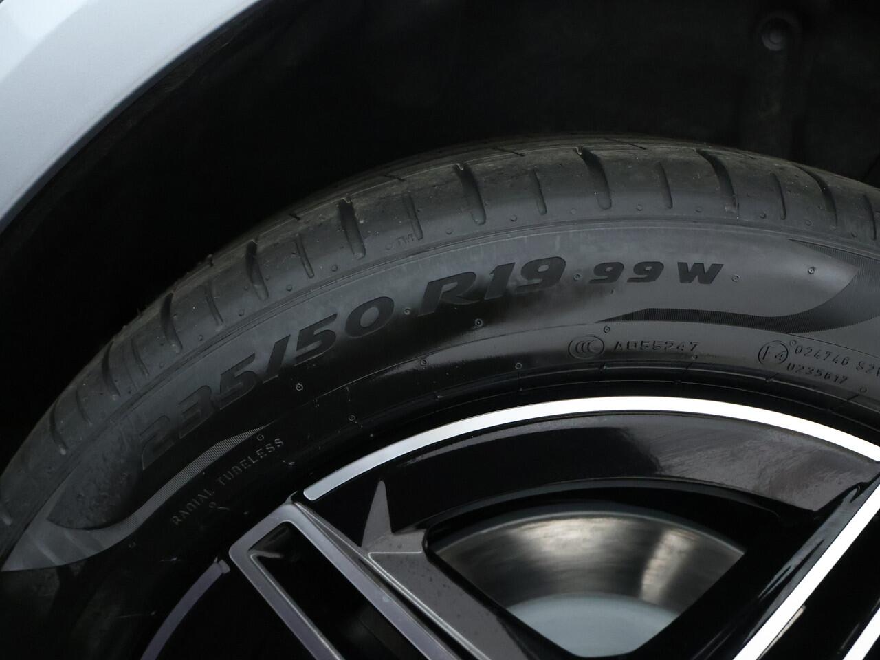 Mercedes-Benz GLA-KLASSE 250 e Business Solution AMG | Trekhaak | Nightpakket | Parkeerpakket met achteruitrijcamera | Keyless-Go comfortpakket | GUARD 360 ° Vehicle protection Plus | EASY PACK achterklep | Dodehoekassistent |