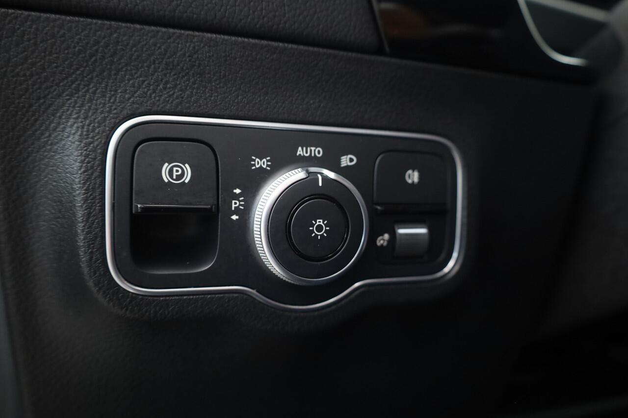 Mercedes-Benz GLA-KLASSE 250 e AMG Line | Augmented Reality | Burmester | Trekhaak | All Season | Dodehoek