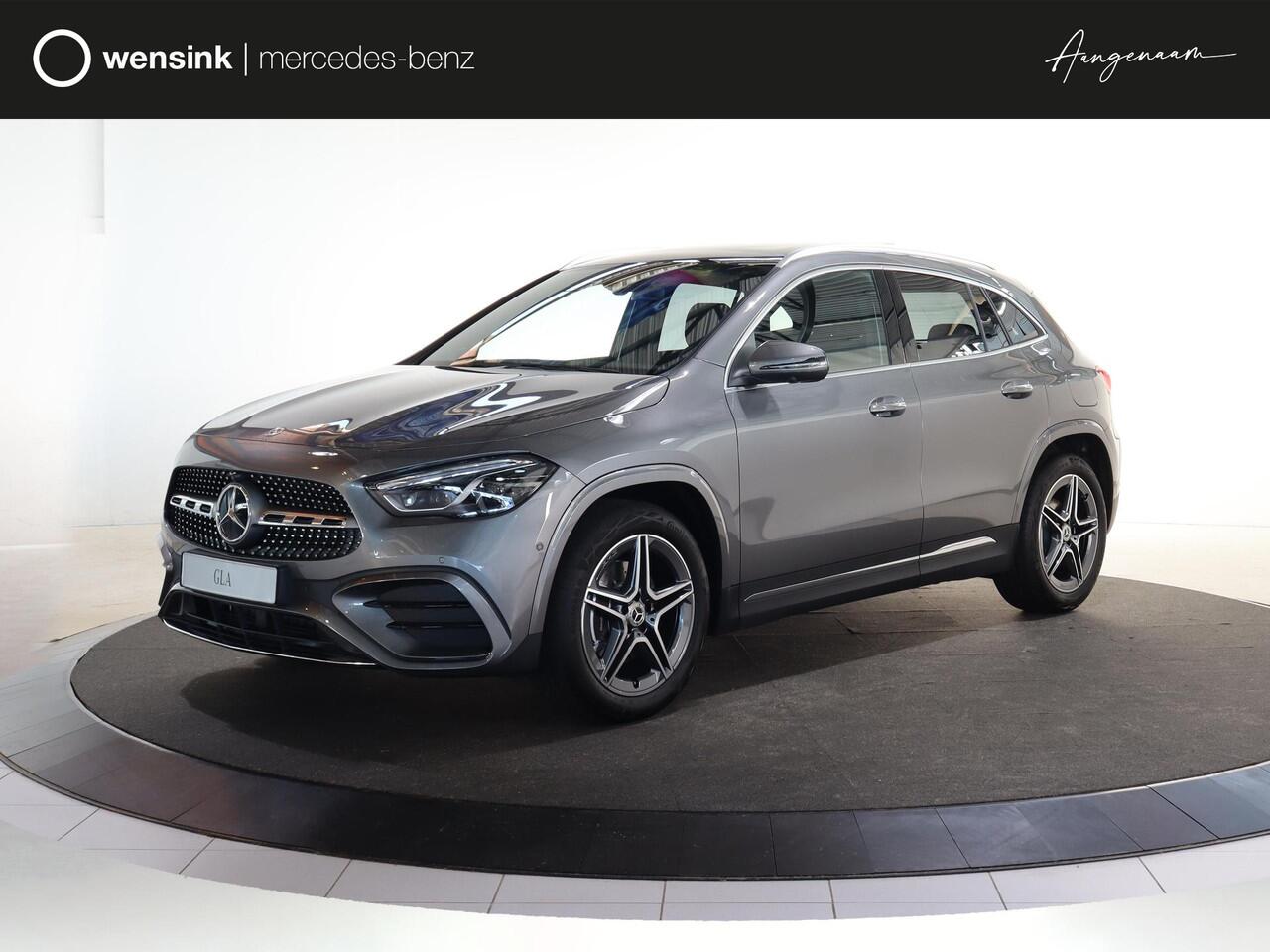 Mercedes-Benz GLA-KLASSE 180 Business Solution AMG | Panoramaschuifdak | Trekhaak | Premium Plus | Head-Up | 360° camera | Dodehoekassistent |