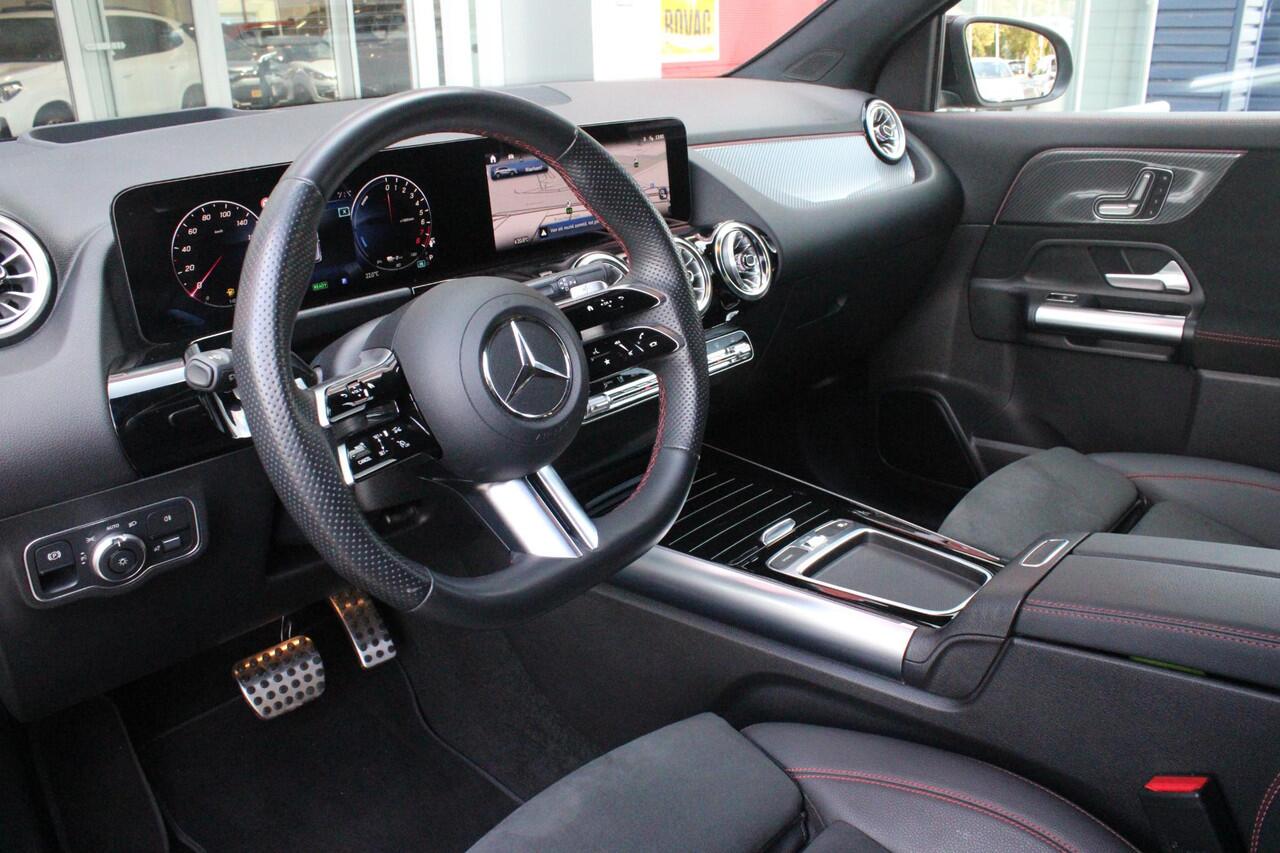 Mercedes-Benz GLA-KLASSE 250 e AMG LINE "NIEUW MODEL!" | PANORAMISCH SCHUIF/KANTEL DAK | ELEKTRISCH BEDIENBARE VOORSTOELEN MET GEHEUGENFUNCTIE EN "ZITKINEMATICA" | DRAADLOZE APPLE CARPLAY/ANDROID AUTO | NIGHT PAKKET: DAKRELING ZWART, ZIJRUITEN EN ACHTERRUITEN ZWART, LICHTMETALEN 