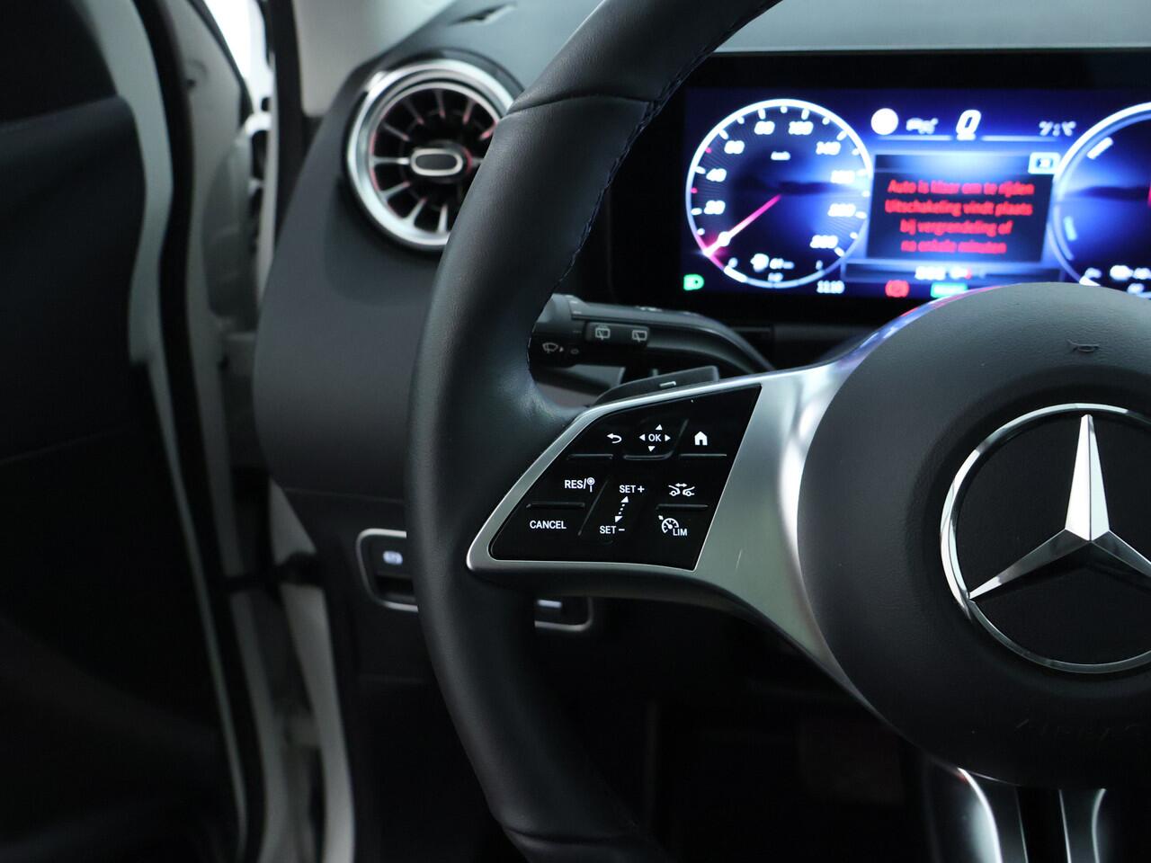 Mercedes-Benz GLA-KLASSE 250 e Plug-In Hybride | 360° camera | Distronic | Panoramadak | Multi Beam Koplampen Inclusief 24 maanden MB Certified garantie voor Europa.