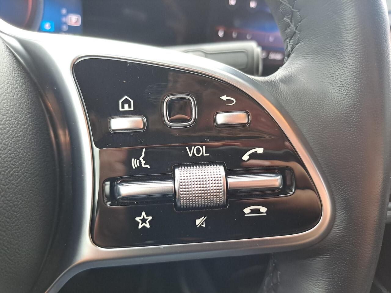 Mercedes-Benz GLA-KLASSE 250e Luxury Line PHEV | LED | Trekhaak | Elek. klep | ACC | Camera | Stuur- en stoelverwarming | Alarm |