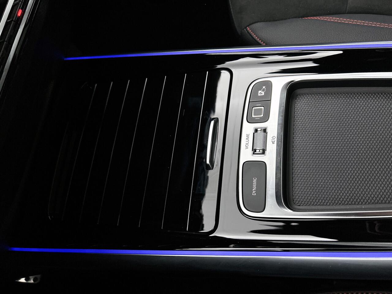 Mercedes-Benz GLA-KLASSE 250 e AMG Plug-In Hybride | Trekhaak | AMG Line | Panoramadak | Parkeerpakket met 360°-camera | Distronic | Stuur en Stoelverwarming. Inclusief 24 maanden MB Certified garantie voor Europa.