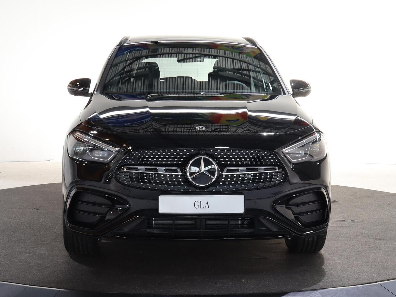 Mercedes-Benz GLA-KLASSE 250e Business Solution AMG | AMG Line plus | Panoramaschuifdak | 20" AMG-velgen | Head-Up | Parkeerpakket | Nightpakket |