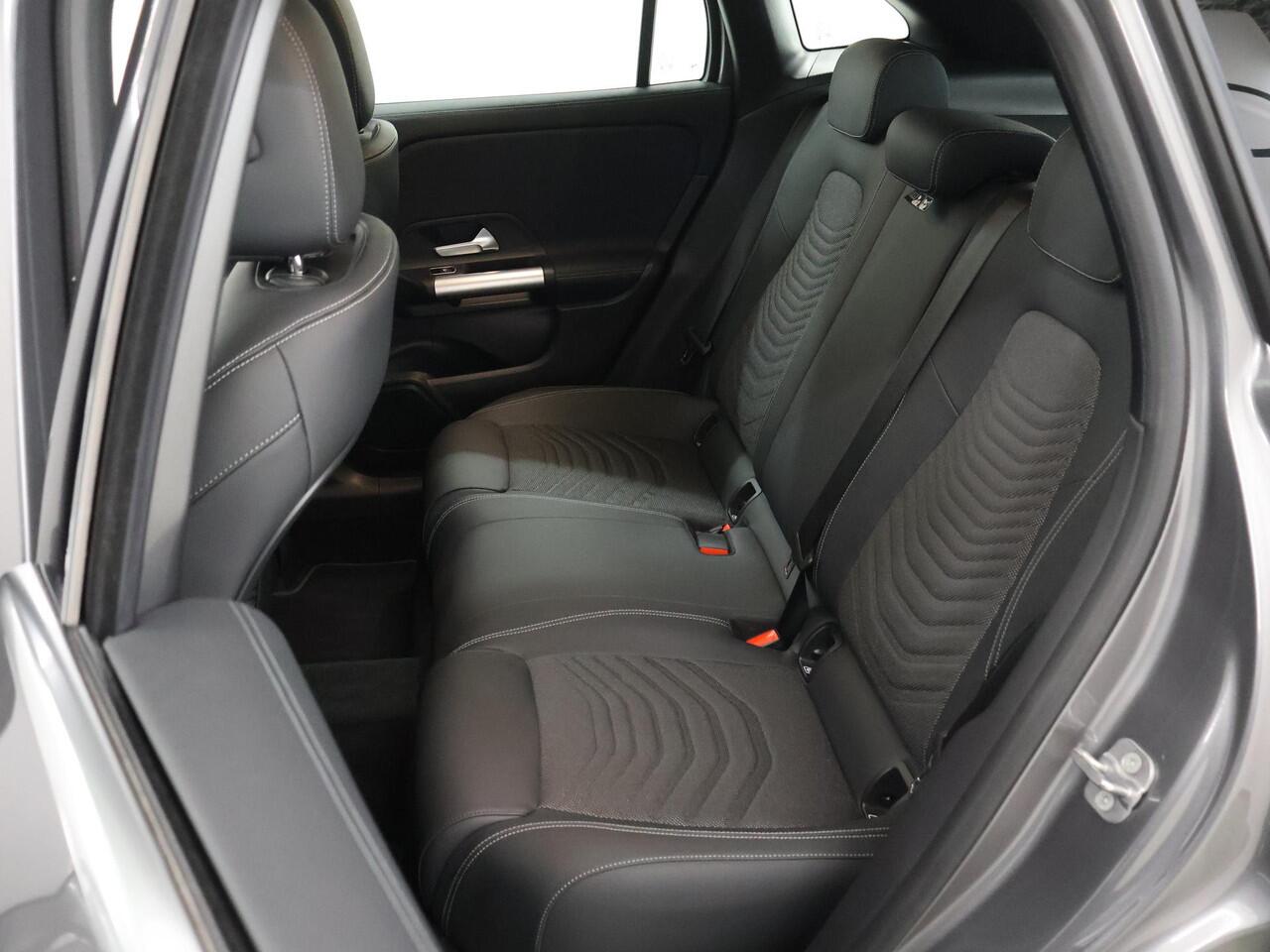 Mercedes-Benz GLA-KLASSE 250 e Luxury Line | Trekhaak | Elektrische achterklep | Achteruitrijcamera | Winter pakket |