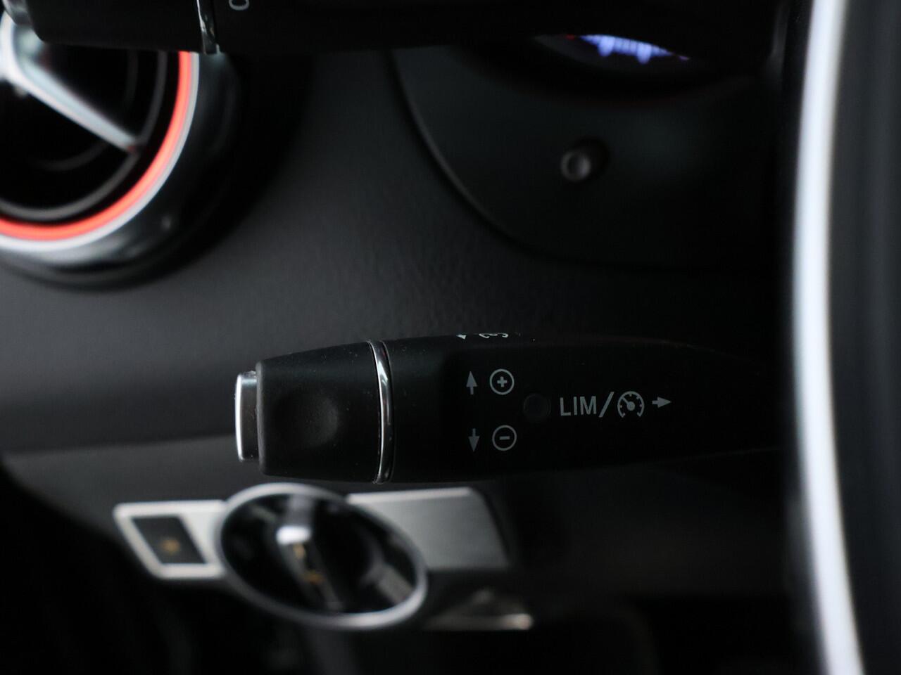 Mercedes-Benz GLA-KLASSE 180 Business Solution AMG | Achteruitrijcamera | Navigatie | Stoelverwarming | Klimaatregeling | Inclusief 24 Maanden Garantie