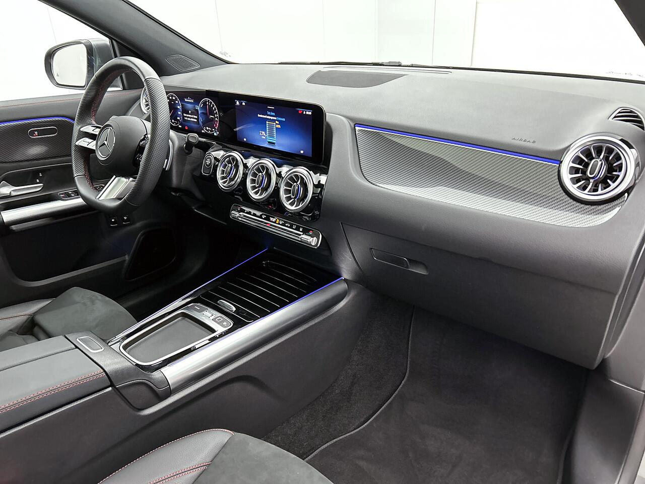 Mercedes-Benz GLA-KLASSE 250 e AMG Plug-In Hybride | Panoramadak | Distronic | 360°-camera | Dode Hoek Ass | Keyless Go |Stuur en Stoelverwarming. Inclusief 24 maanden Mercedes-Benz Certified garantie voor Europa.