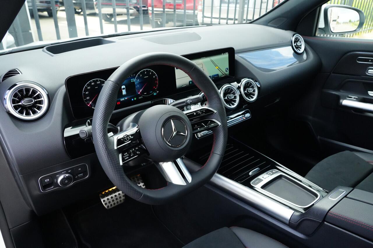 Mercedes-Benz GLA-KLASSE 180 Star Edition AMG Line 136pk Panoramadak/Stoelverwarming/360Camera