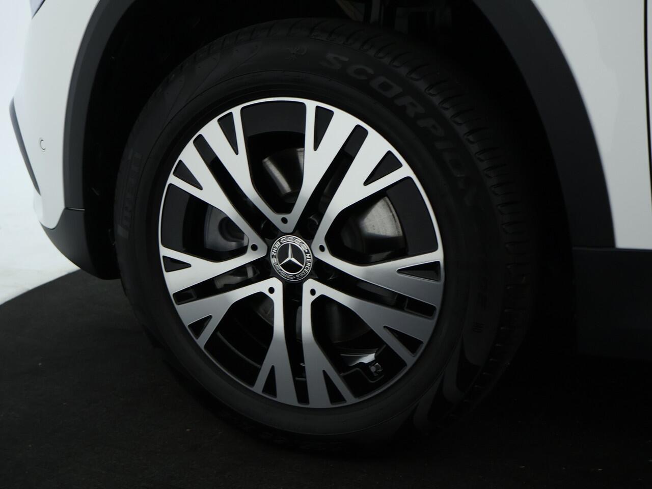 Mercedes-Benz GLA-KLASSE 250 e Plug-In Hybride | Edition Progressive Line | Panoramadak | Multi Beam Koplampen | Thermotronic Airco | Distronic. Inclusief 24 maanden MB Certified garantie voor Europa.