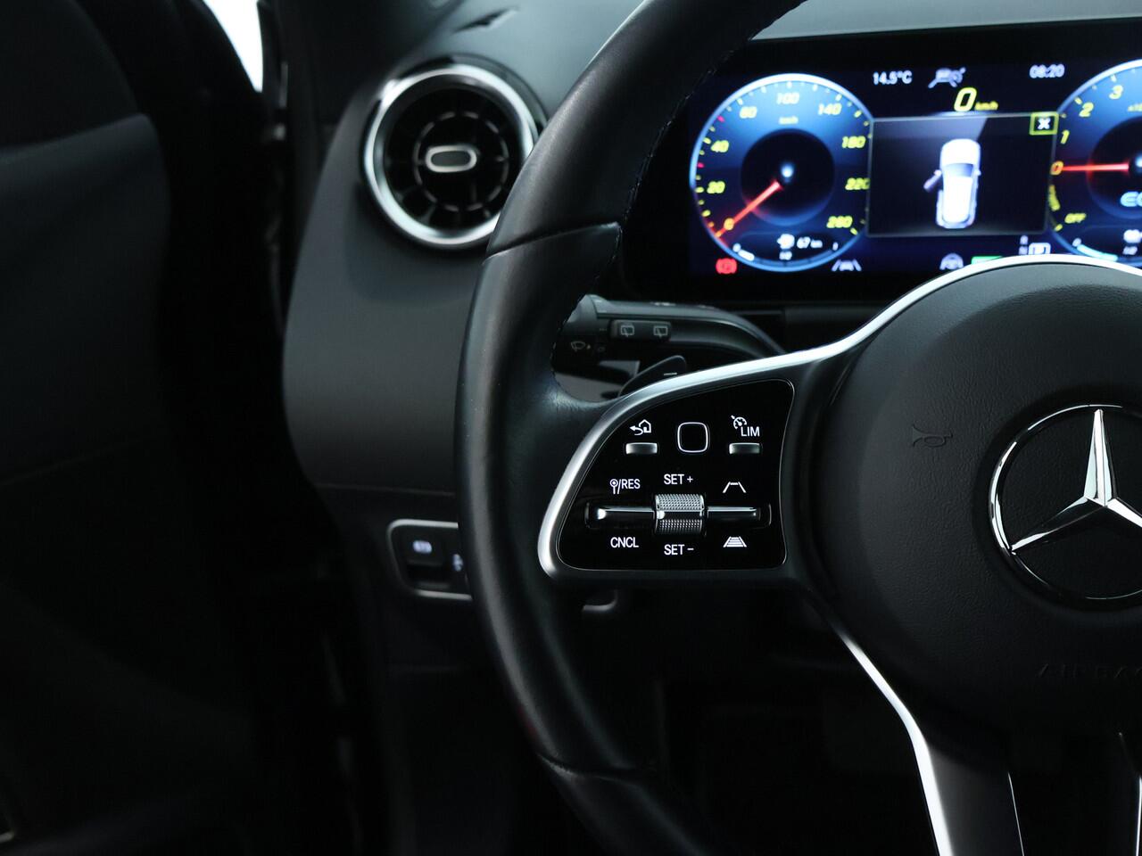 Mercedes-Benz GLA-KLASSE 250 e Plug-In Hybride Trekhaak | Night Pakket |Stoelverwarming voor | Distronic | Achteruitrijcamera | Keyless go | Dodehoek Assist.. Inclusief 24 maanden MB Certified garantie voor Europa.