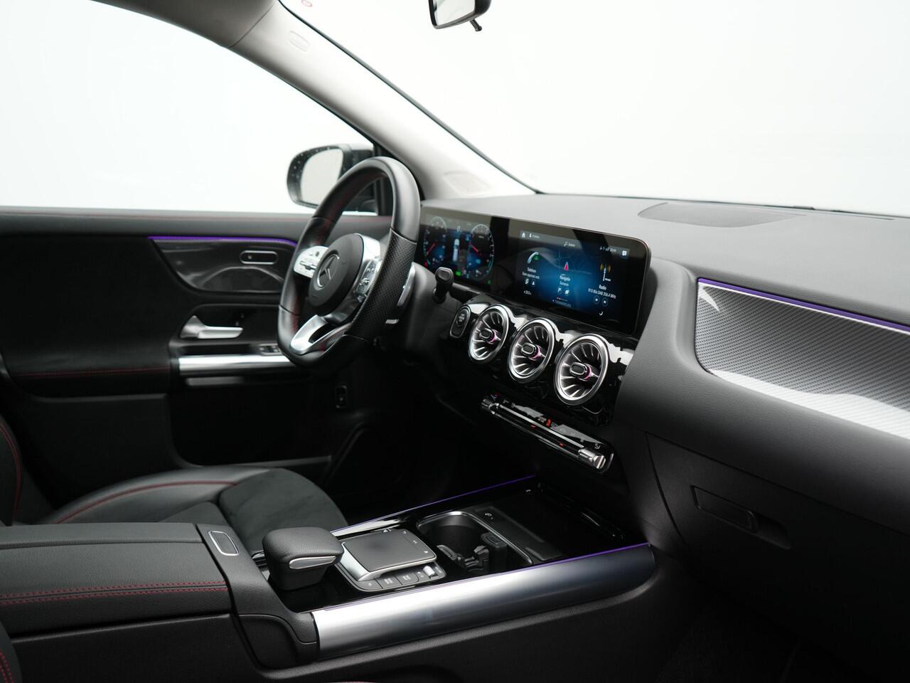 Mercedes-Benz GLA-KLASSE 250 e AMG Line Plug In Hybrid 225pk Dealer O.H PHEV | Cruise Control | Sfeerverlichting | Alcantara Sportstoelen Verwarmd | Lane Assist | Navigatie | Virtual | DAB |