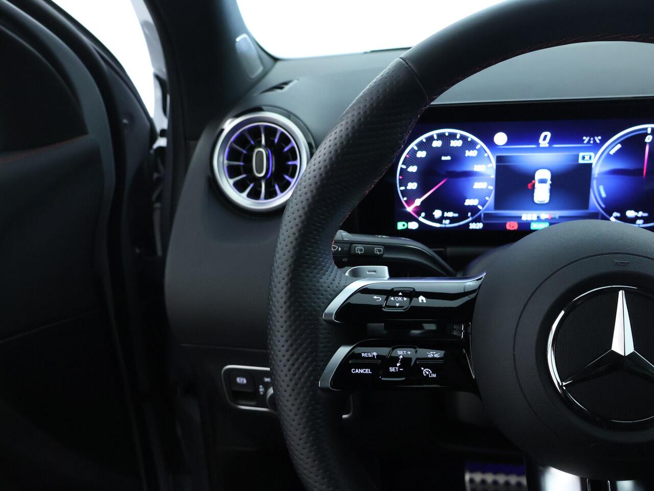 Mercedes-Benz GLA-KLASSE 250 e AMG Plug-In Hybride AMG Line | Dodehoek Assist | 11kW Laden | MiltiBeam Koplampen | Stuur en Stoelverwarming. Inclusief 24 maanden MB Certified garantie voor Europa.