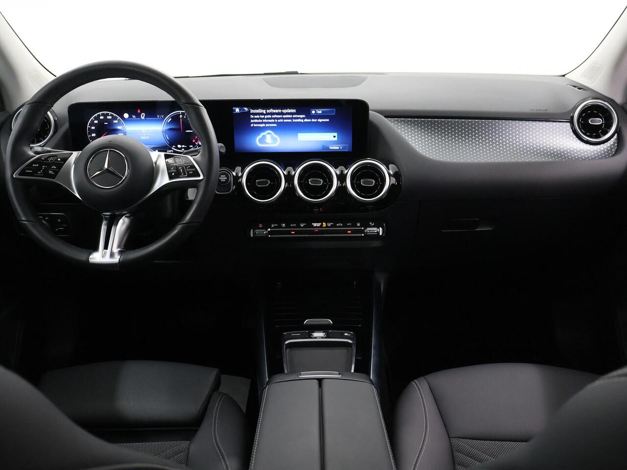 Mercedes-Benz GLA-KLASSE 250 e Luxury Line | Trekhaak | Elektrische achterklep | Achteruitrijcamera | Winter pakket |