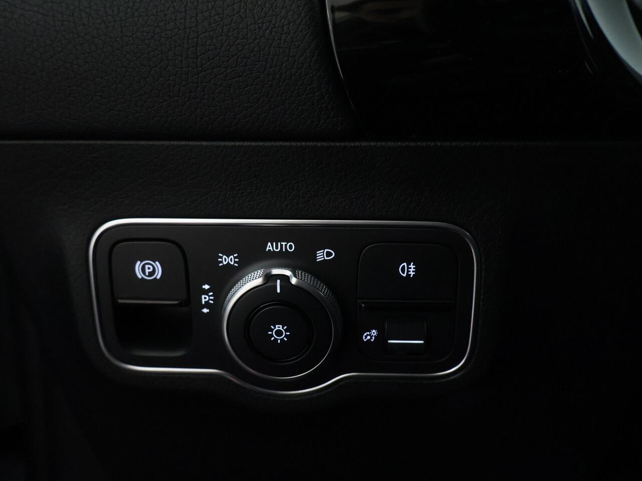 Mercedes-Benz GLA-KLASSE 250 e AMG Plug-In Hybride AMG Line | Dodehoek Assist | 11kW Laden | MiltiBeam Koplampen | Stuur en Stoelverwarming. Inclusief 24 maanden MB Certified garantie voor Europa.