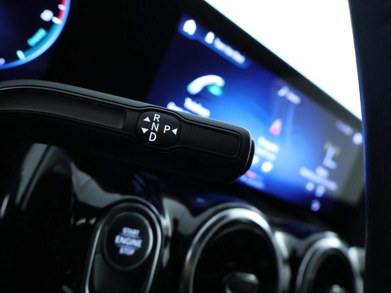 Mercedes-Benz GLA-KLASSE 250 e Business Solution Luxury Line Apple CarPlay | Nightpakket | Achteruitrijcamera | Trekhaak Inclusief 24 maanden MB Certified garantie voor Europa.