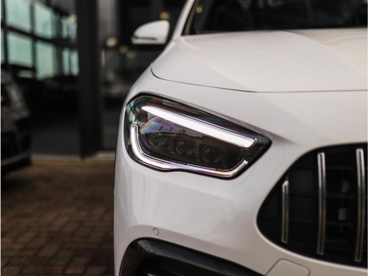 Mercedes-Benz GLA-KLASSE AMG 35 4MATIC | Trekhaak | Camera | Pano | Sfeerverlichting | Stoelverw.