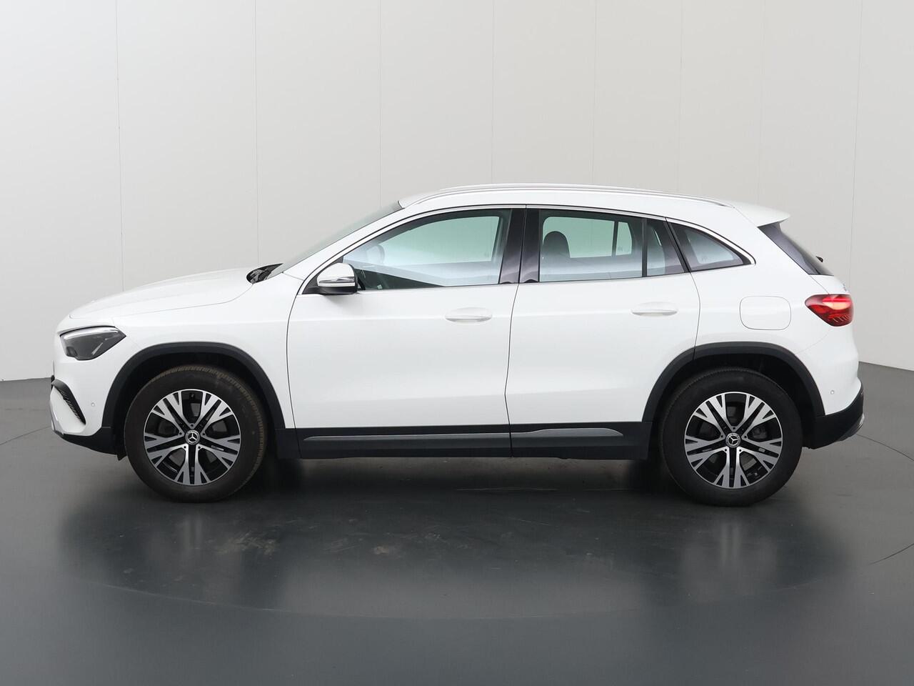 Mercedes-Benz GLA-KLASSE 250 e Luxury Line | Trekhaak | Winter pakket | Elektrische achterklep |