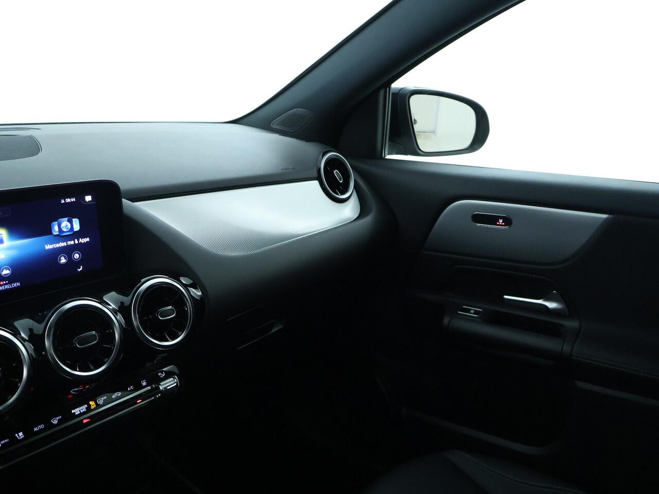 Mercedes-Benz GLA-KLASSE 250 e Plug-In Hybride Stoelverwarming voor | Easy Pack Kofferklep | Achteruitrijcamera | Elektrisch inklapbare buitenspiegels. Inclusief 24 maanden MB Certified garantie voor Europa.