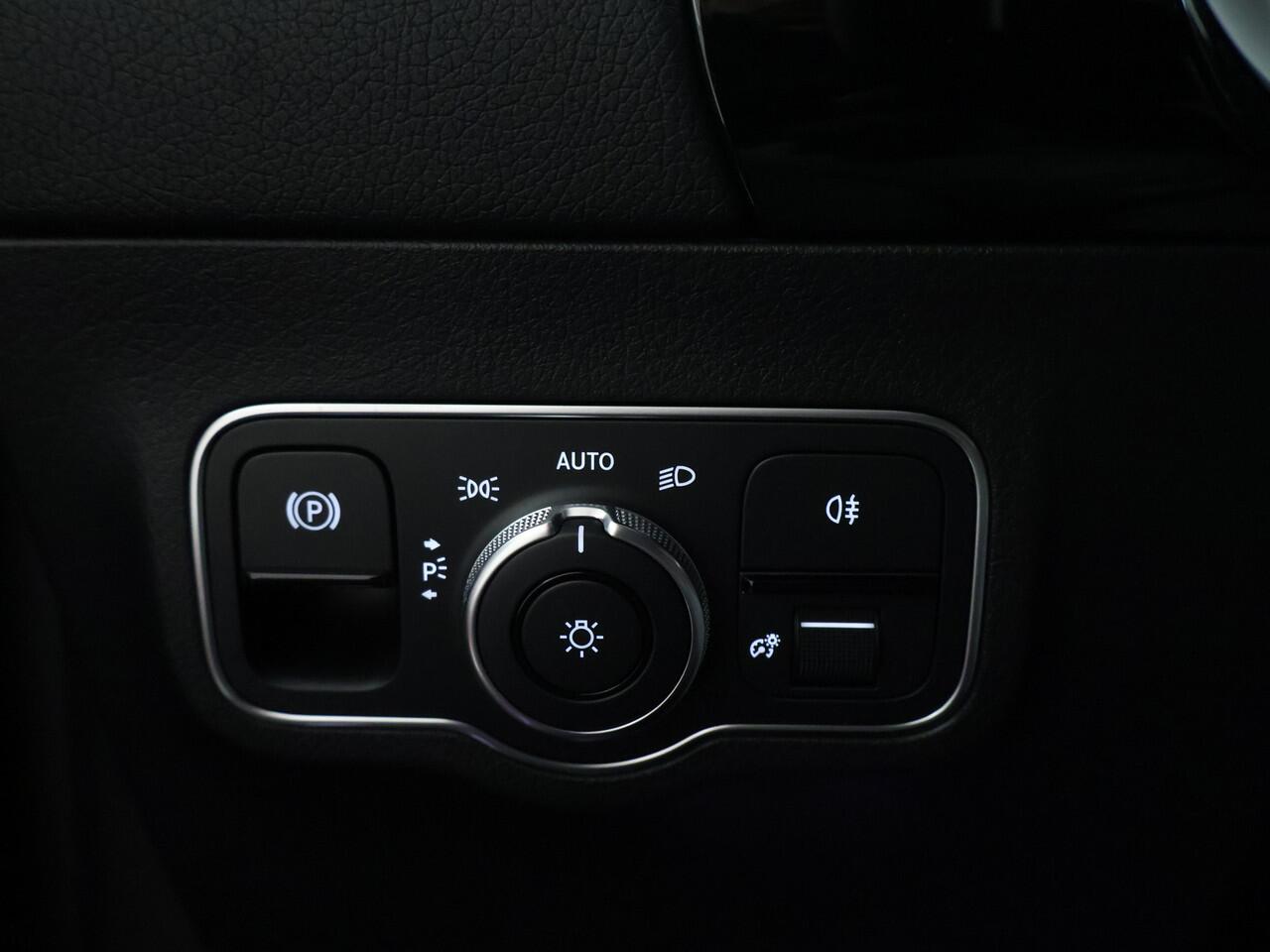 Mercedes-Benz GLA-KLASSE 250 e AMG Plug-In Hybride Panoramadak | Navigatie | MBUX wide screen | Parking support | Inclusief 24 maanden Mercedes-Benz Certified garantie voor Europa.