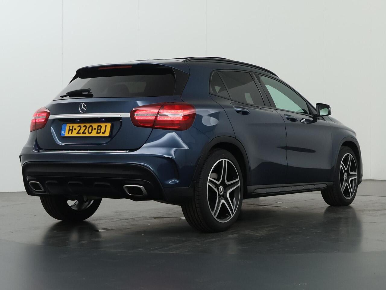 Mercedes-Benz GLA-KLASSE 180 Business Solution AMG | Night | Panoramadak | Stoelverwarming | Navigatie |