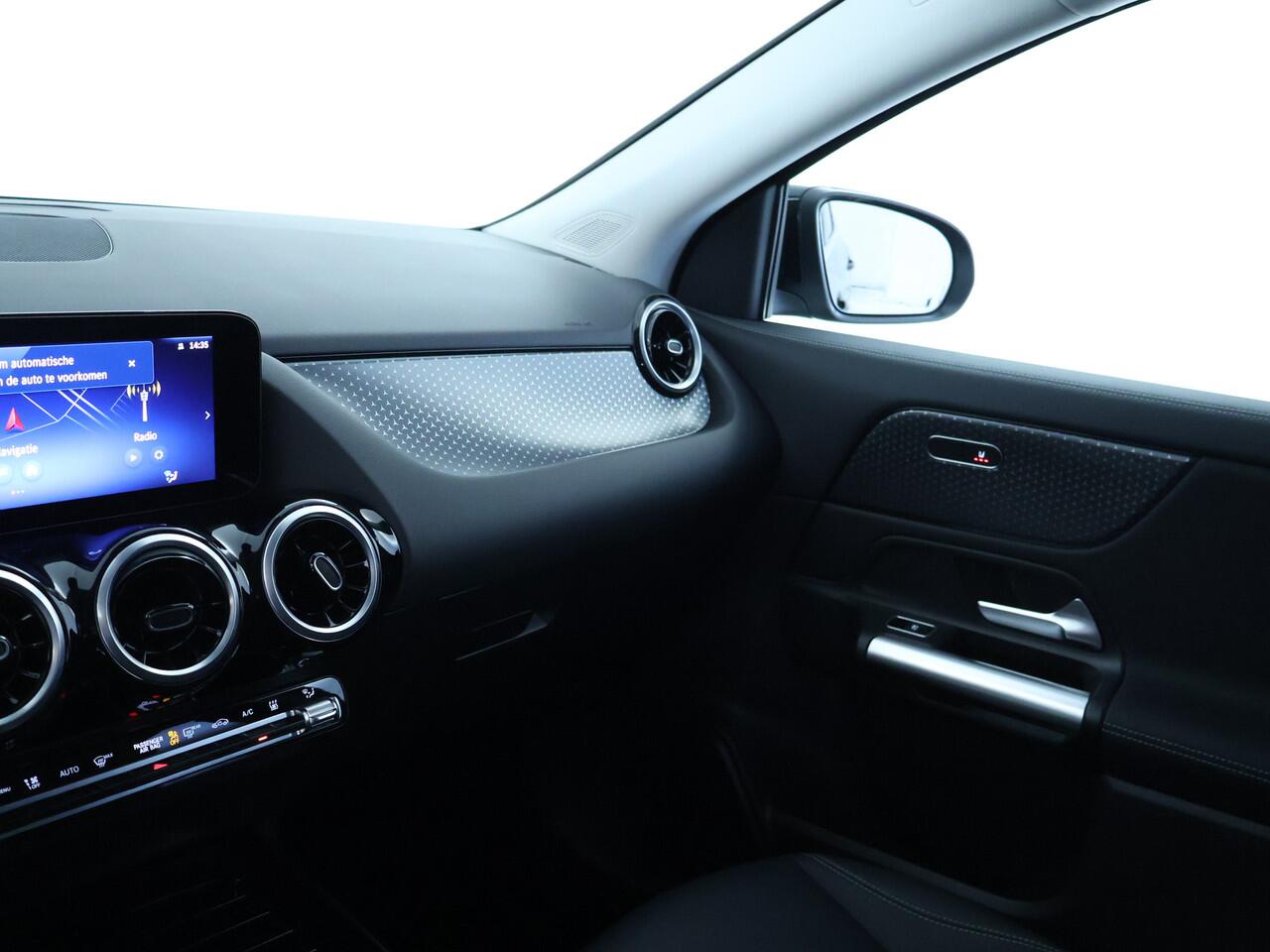 Mercedes-Benz GLA-KLASSE 250 e Plug-In Hybride Ledkoplampen | Achteruitrijcamers | 11kW Laden | Easy-Pack Achterklep. Inclusief 24 maanden MB Certified garantie voor Europa.