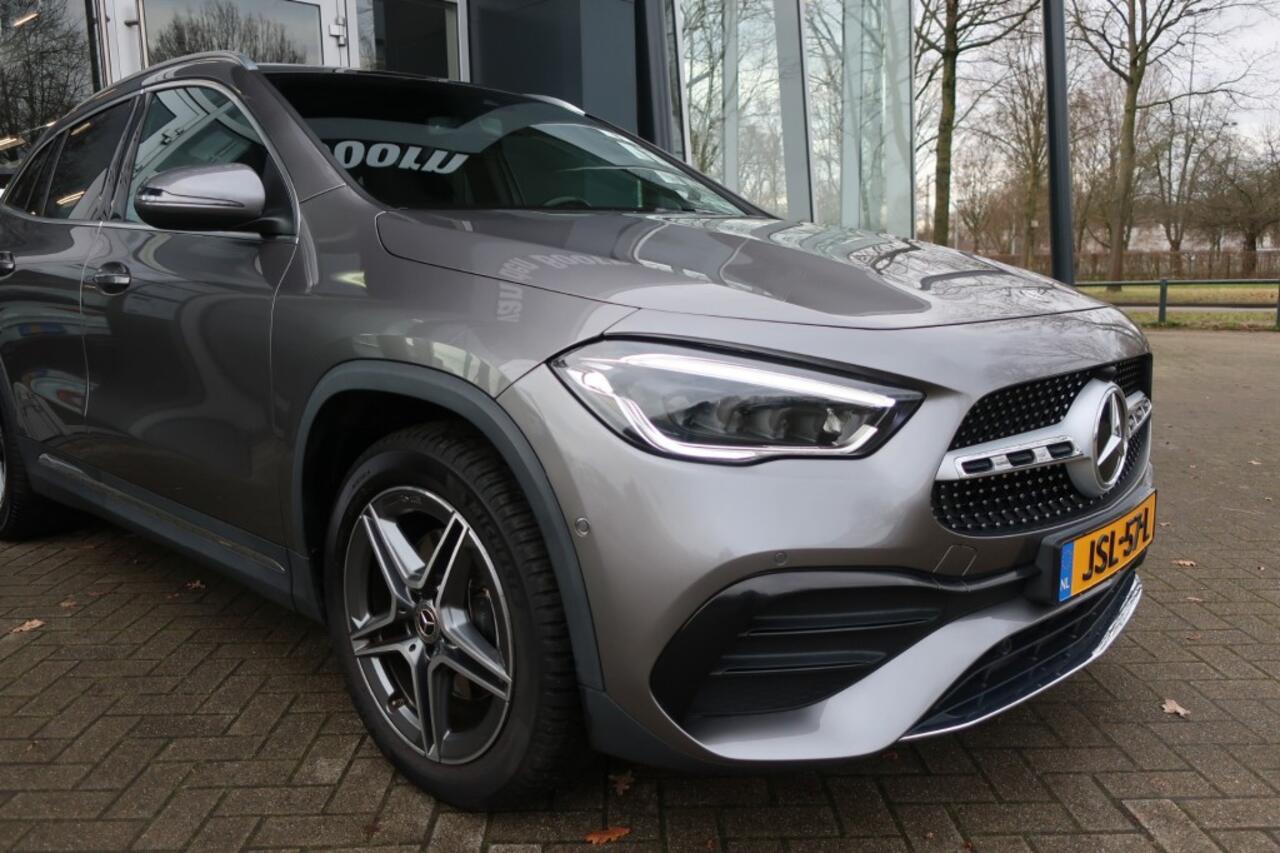 Mercedes-Benz GLA-KLASSE 250 E AMG LINE, All Season Banden, Schuifdak, Multibeam Led, etc.