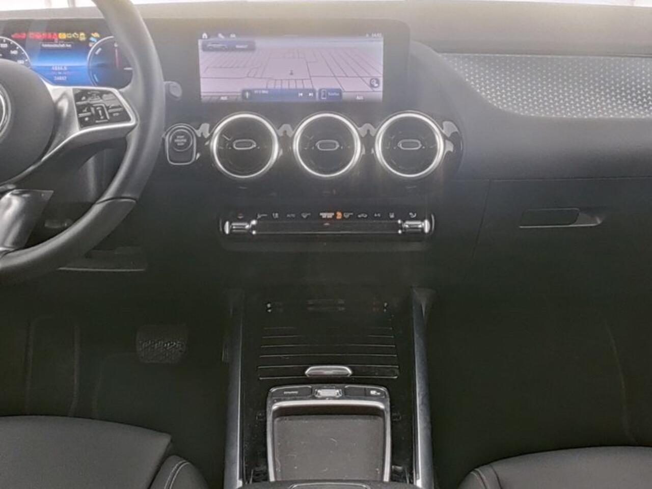 Mercedes-Benz GLA-KLASSE 250 e Plug-In Hybride Trekhaak | Burmester® | Distronic | 11 kW Laden | Apple CarPlay | Ledkoplampen | Stoelverwarming. Inclusief 24 maanden Mercedes-Benz Certified garantie voor Europa.