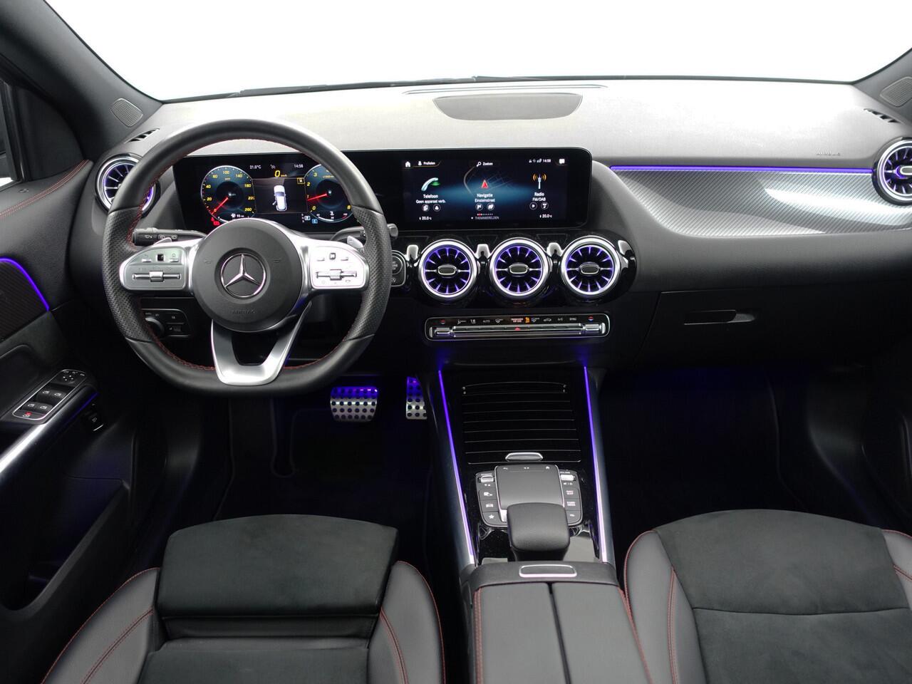 Mercedes-Benz GLA-KLASSE 200 AMG Night Edition Aut- Panodak I Leer I Widescreen I Sfeerverlichting I Matt grey