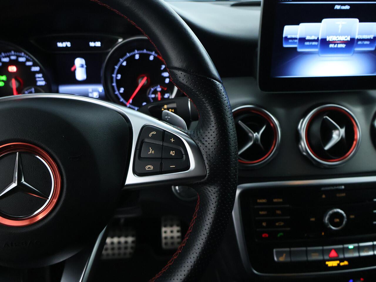 Mercedes-Benz GLA-KLASSE 180 Business Solution AMG | Achteruitrijcamera | Navigatie | Stoelverwarming | Klimaatregeling | Inclusief 24 Maanden Garantie