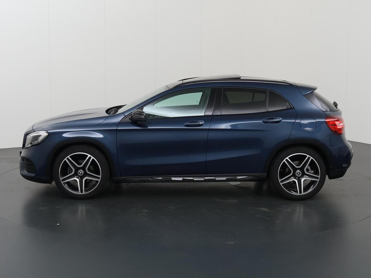 Mercedes-Benz GLA-KLASSE 180 Business Solution AMG | Night | Panoramadak | Stoelverwarming | Navigatie |