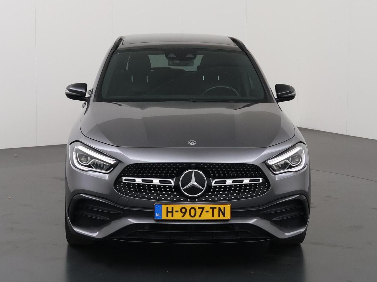 Mercedes-Benz GLA-KLASSE 200 AMG Line | Night | Panorama-schuifdak | Widescreen | Achteruitrijcamera | EASY PACK
