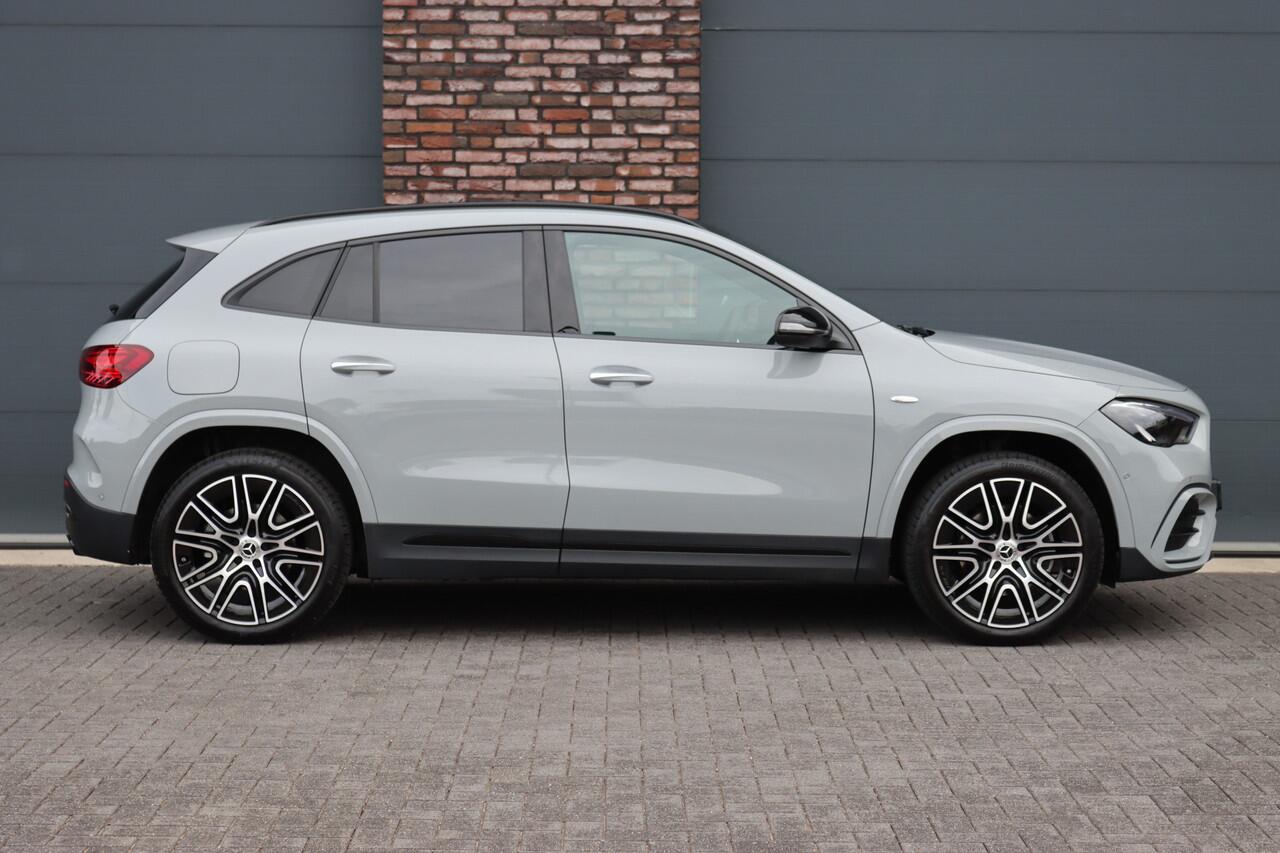 Mercedes-Benz GLA-KLASSE 250 e AMG Line | Panoramadak | Burmester | Distronic | Memory | Trekhaak | Keyless Go | Camera | Sfeerverlichting | Dodehoekassistent |