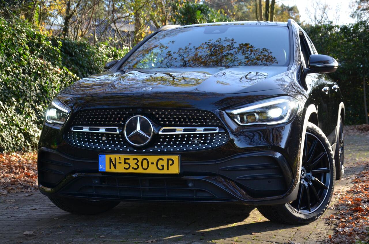 Mercedes-Benz GLA-KLASSE 200 AMG Line Automaat/Navi/Pdc/Ecc/Achteruitrijcamera/Panoramadak/Sfeerverlichting/Stoelverwarming/elektrisch verstelbare stoel(en) met geheugen/Matrix-Led/Cr-Controle/Privacy-Glass/19-Inch Lmv/Trekhaak-Afneembaar