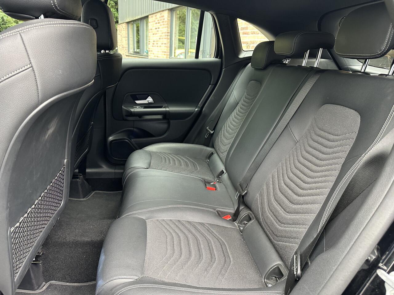 Mercedes-Benz GLA-KLASSE 250 e AMG Line Plug In Hybrid 1e Eigenaar Camera Stoelverwarming