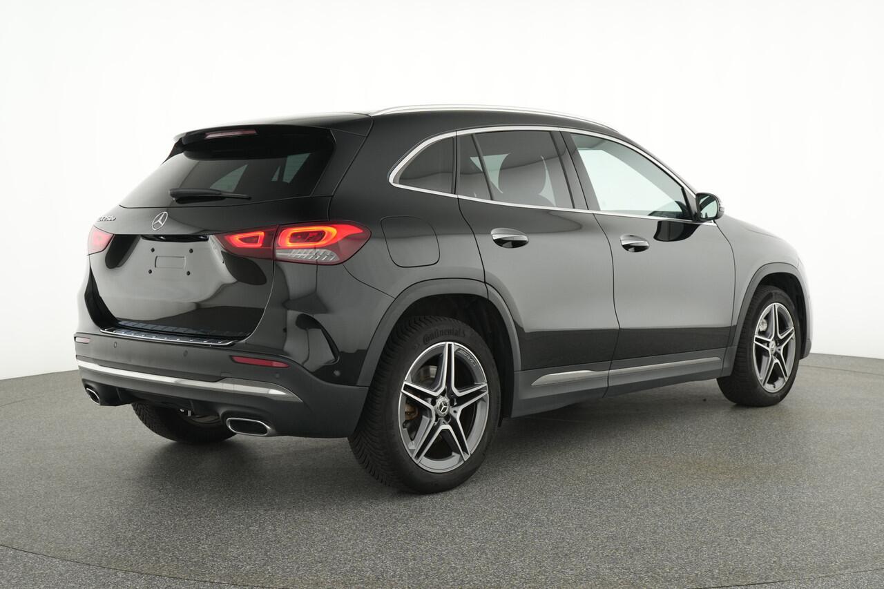 Mercedes-Benz GLA-KLASSE 250 e AMG Plug-In Hybride | Panoramadak | Trekhaak | Sfeerverlichting | Keyless Go | Parkeerpakket met Camera | Inclusief 24 maanden Mercedes-Benz Certified garantie voor Europa.