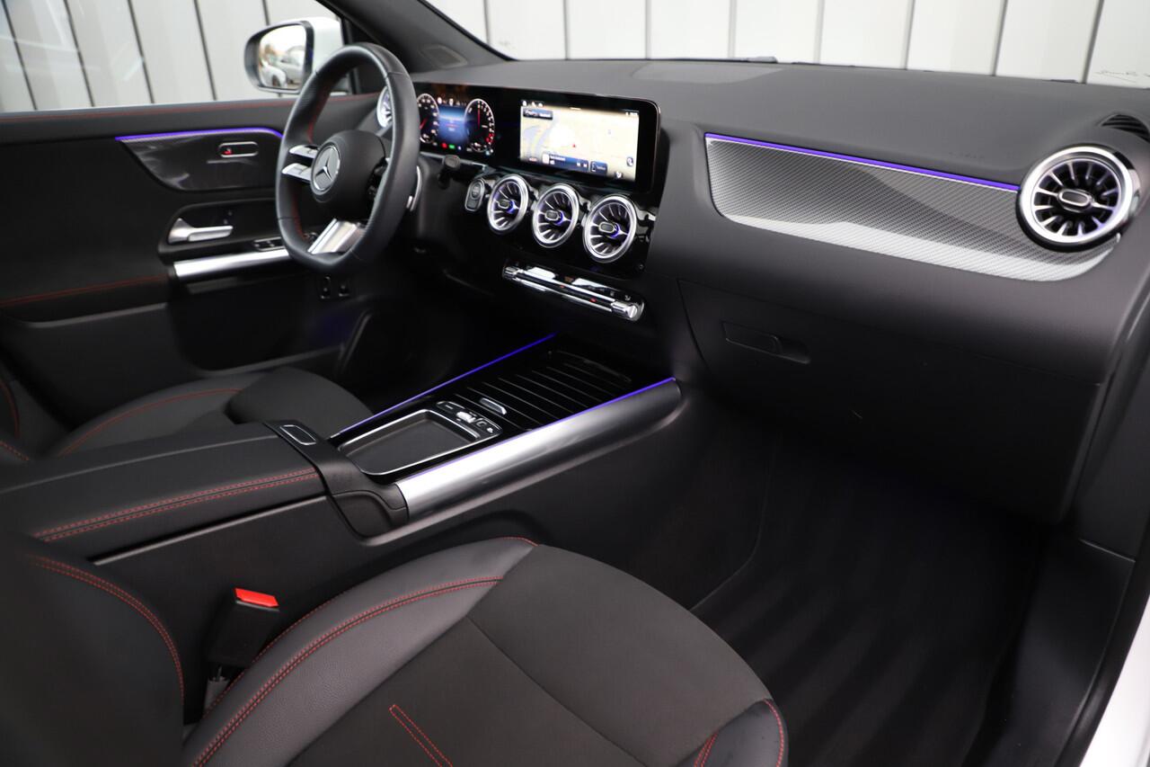 Mercedes-Benz GLA-KLASSE 250e AMG | 218PK | Pano | Sfeerverlichting | ACC | Widescreen | Stuurwielverw. | Trekhaak | Stoelverw. | 2025.