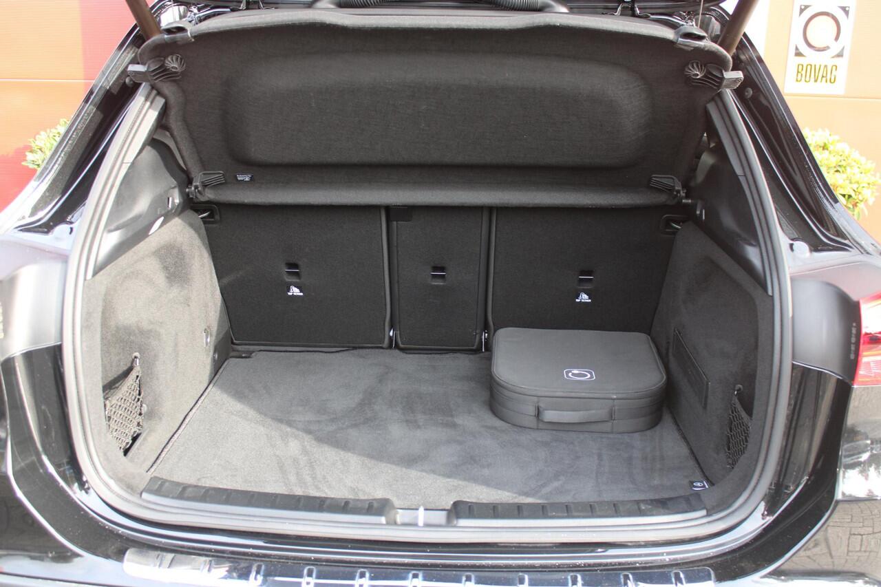 Mercedes-Benz GLA-KLASSE 250 e AMG LINE "NIEUW MODEL!" | PANORAMISCH SCHUIF/KANTEL DAK | ELEKTRISCH BEDIENBARE VOORSTOELEN MET GEHEUGENFUNCTIE EN "ZITKINEMATICA" | DRAADLOZE APPLE CARPLAY/ANDROID AUTO | STOEL VERWAMING | NIGHT PAKKET: DAKRELING ZWART, ZIJRUITEN EN ACHTERRUITEN ZW