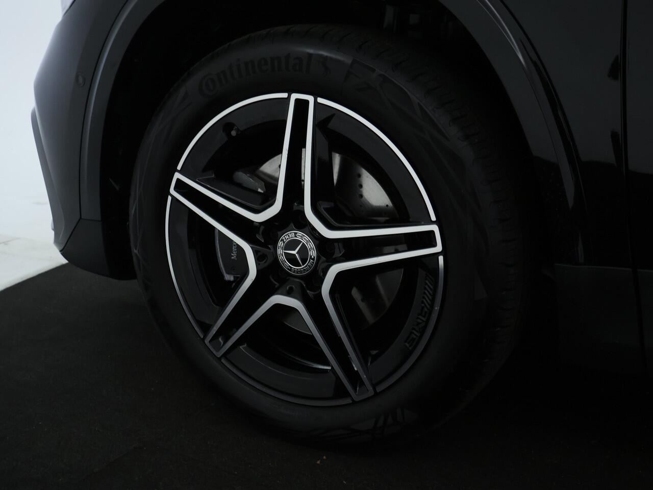 Mercedes-Benz GLA-KLASSE 250 e AMG Plug-In Hybride AMG Line | Night Pakket | Panorama Schuif-Kanteldak | 11kW Laden | Stuur en Stoelverwarming. Inclusief 24 maanden Mercedes-Benz Certified garantie voor Europa.