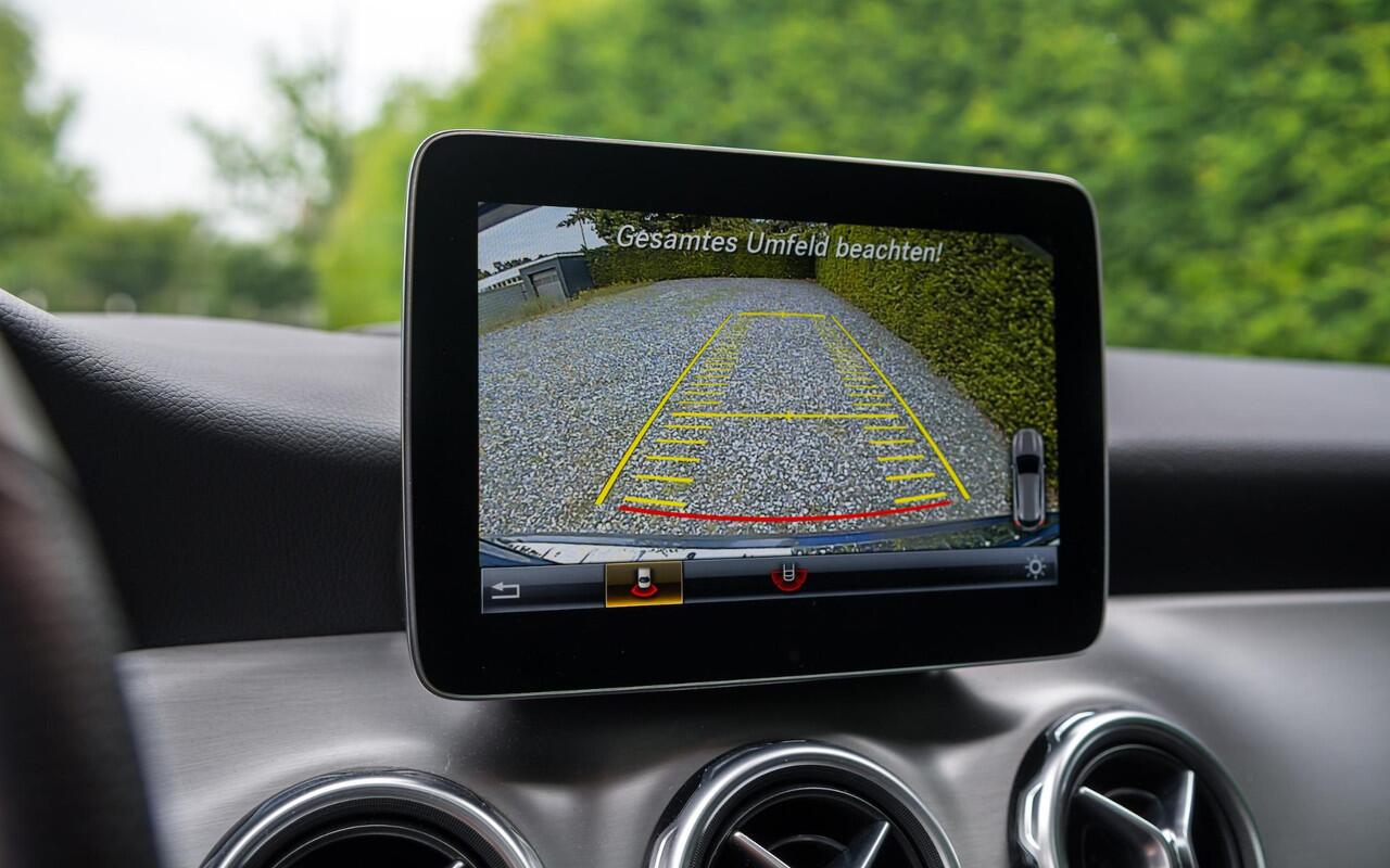 Mercedes-Benz GLA-KLASSE 180 AMG | Panorama | Night | 19" | LED | Camera | Comfort Sleutel