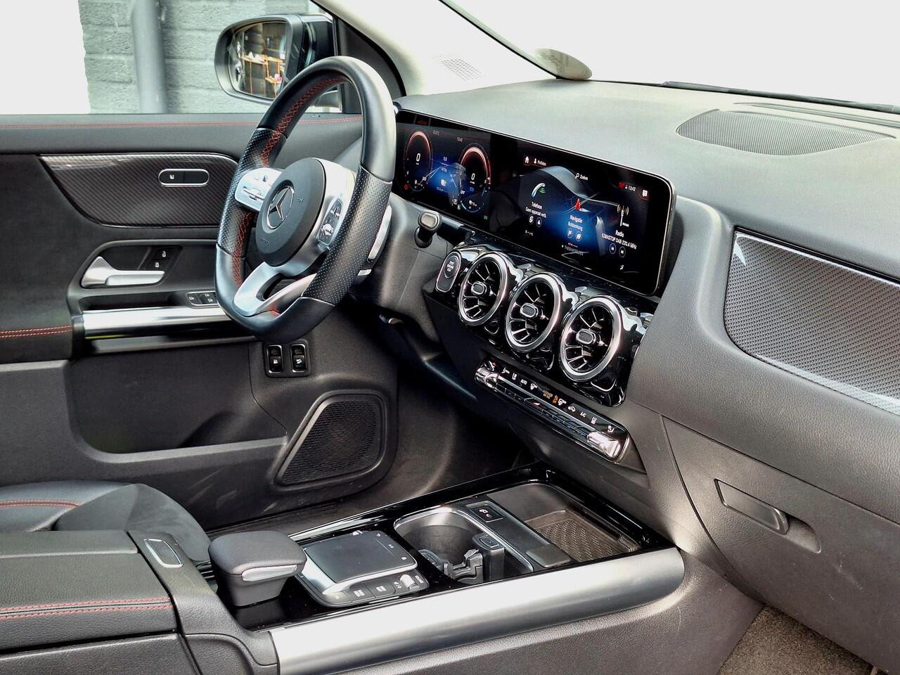 Mercedes-Benz GLA-KLASSE 250 e | AMG Line | Night pakket | Widescreen | Stoelverwarming voor | Easy Pack achterklep | LED verlichting